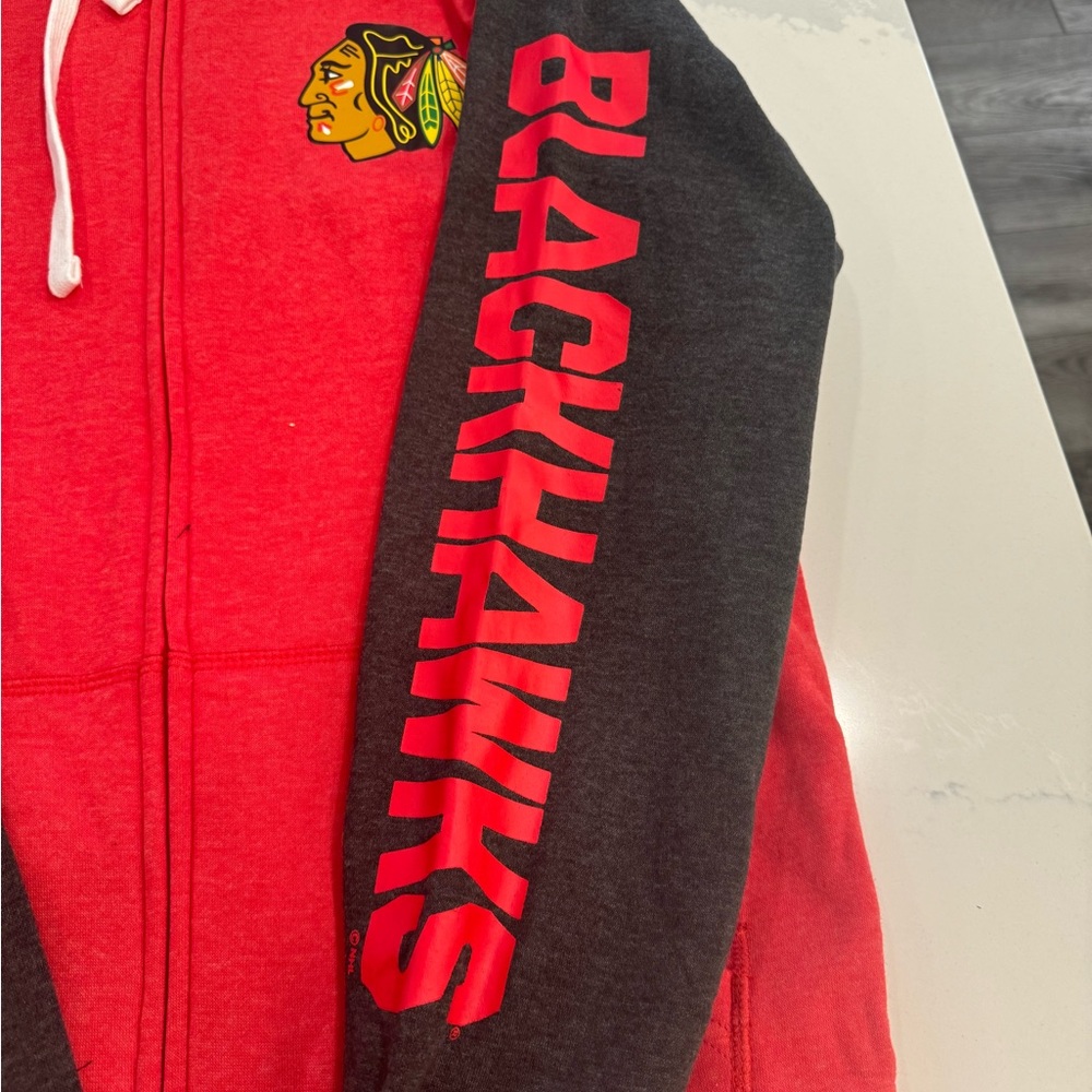 NWT Chicago Blackhawks hockey zip up hoodie Men’s M